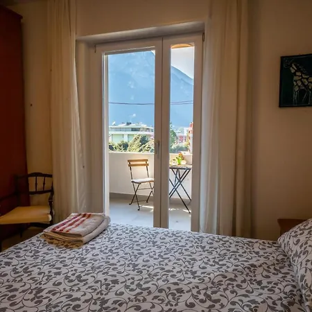 Entire Flat, 1 Minute Walk From Of Garda *