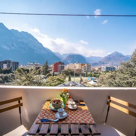 Entire Flat, 1 Minute Walk From Of Garda Apartmán