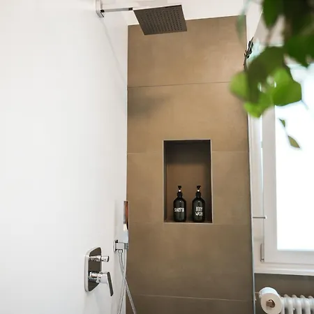Apartmán Entire Flat, 1 Minute Walk From Of Garda
