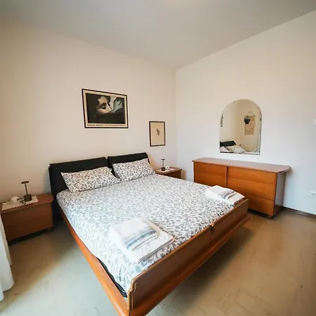 Apartmán Entire Flat, 1 Minute Walk From Of Garda *