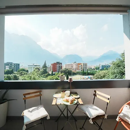 Entire Flat, 1 Minute Walk From Of Garda