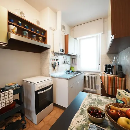 Entire Flat, 1 Minute Walk From Of Garda *