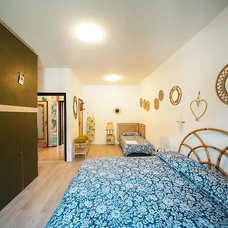 Apartmán Entire Flat, 1 Minute Walk From Of Garda *