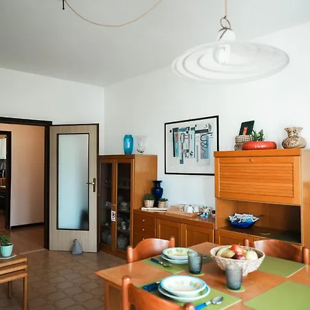Entire Flat, 1 Minute Walk From Of Garda *